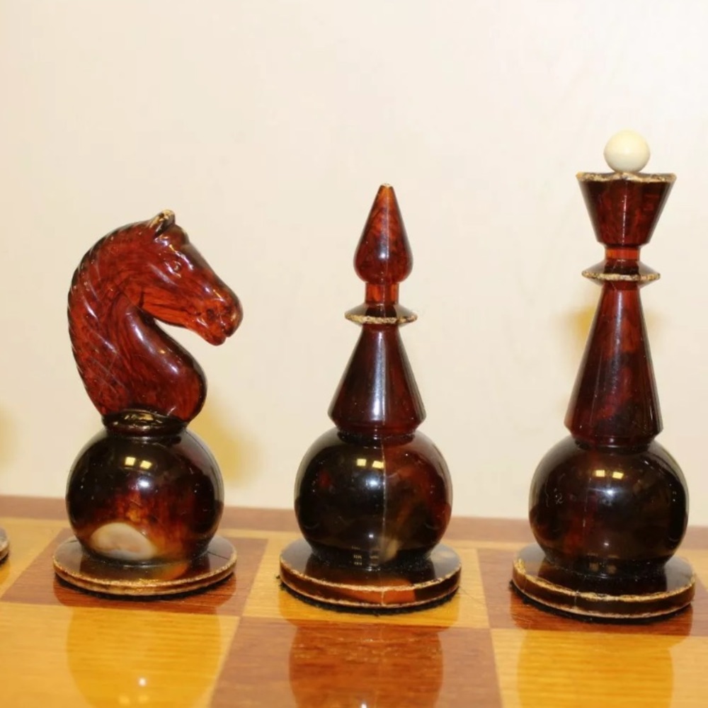 Baltic Sea Amber Vintage Chess Gift Set - Picture 4 of 11